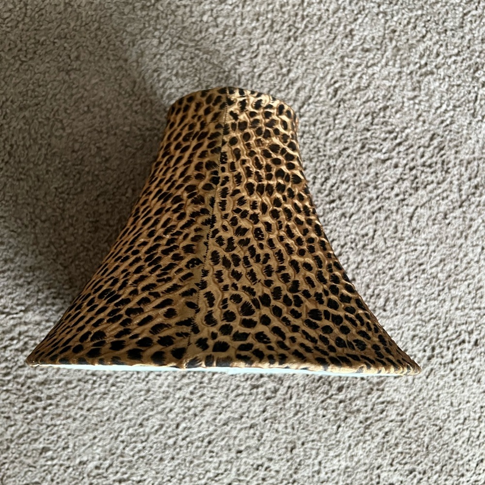 Dale Tiffany Leopard Print Bell Lamp Shade - Brown & Black. READ DESCRIPTION
